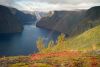 Regenbogen über dem Aurlandsfjord, Norwegen