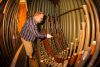 Eine historische Orgel aus England hat in der Kirche in Gleidorf eine neue Heimat gefunden und wird gestimmt.