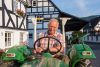 ein echter Sauerländer auf seinem historischen Traktor in Fleckenberg